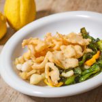 Anéis de lula com mistura de legumes