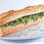 Baguete recheada de espinafre