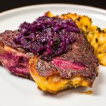 Bife com cebola caramelizada