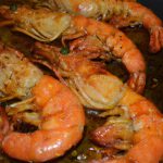 Camarão grelhado na frigideira