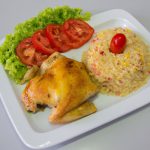 Arroz com Frango ao Forno e Salada