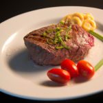 Bife com molho de tomate