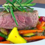 Bife recheado com legumes