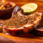 Bisteca de porco com molho de limão