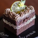 Bolo de chocolate com mousse de limão
