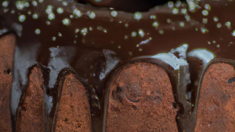Bolo de chocolate com recheio de doce de leite
