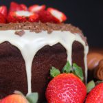 Bolo de Chocolate com Recheio de Morango