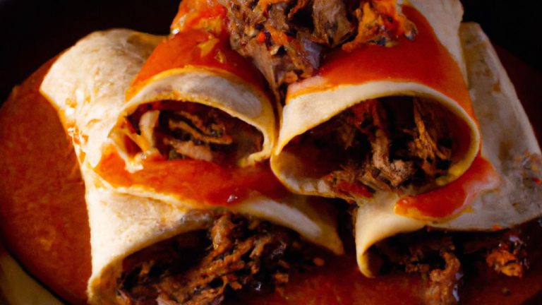 Burritos de carne de porco com molho vermelho defumado