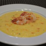 Camarão e Grits