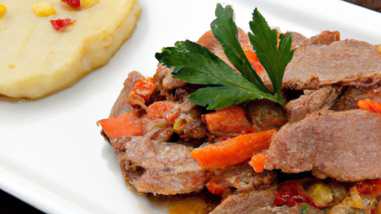 Carne desfiada com molho