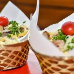 Cestinha de parmesão com salada