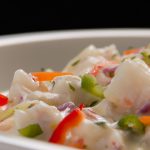 Ceviche de peixe branco com leite de coco