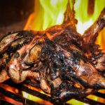 Coelho grelhado na brasa