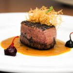 Contra Filé ao Molho de Vinho Tinto