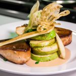 Contra-filé com foie gras e maçã