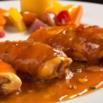 Coxa de frango ao molho de laranja