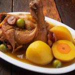 Coxa de frango cozida com batata