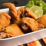 Coxa de frango frita crocante