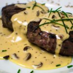 Filé Mignon com Molho de Cogumelo