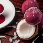 Geladinho de Coco com Calda de Vinho Tinto