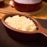 Grits de queijo e alho