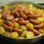 Linguiça com batata na panela de pressão