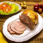 Lombo assado e recheado com bacon