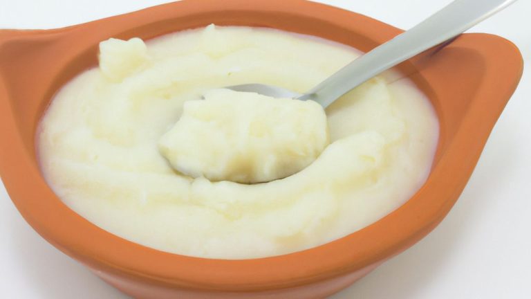 Manjar Branco com Calda de Vinho