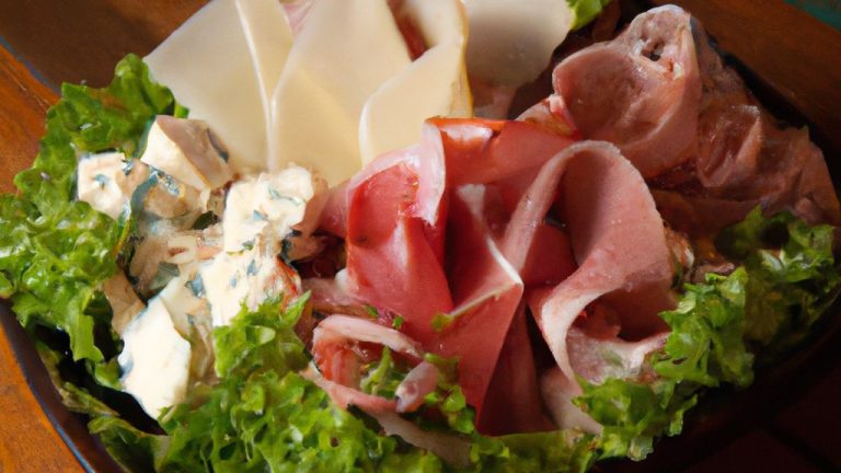 Mix de folhas com queijo Brie e Presunto Cru