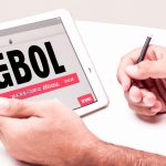 Bolo de cenoura com cobertura de chocolate