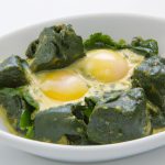 Ovos com espinafre
