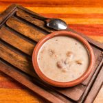 Pirão de Farinha com Caldo de Carne