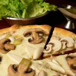 Pizza de escarola, palmito e champignon