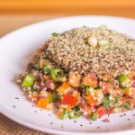 Quinoa Tostada com Legumes e Molho de Soja