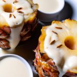 Abacaxi Grelhado com Sorvete e Creme de Cardamomo