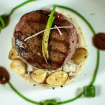 Bife de filé mignon com conhaque e mostarda