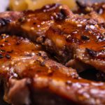 Bisteca de porco assada com molho