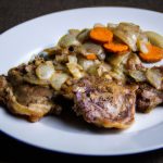 Bisteca de porco com cebola