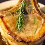 Bisteca de porco com crosta temperada