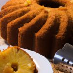 Bolo de Abacaxi com Farofa de Canela