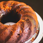 Bolo de cenoura com raspas de chocolate