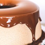 Bolo de Chocolate com Mousse de Maracujá