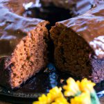 Bolo de chocolate com recheio de doce de leite