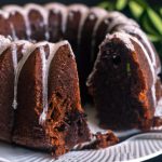 Bolo de chocolate com tâmaras