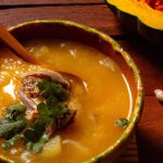 Caldo de abóbora com carne seca