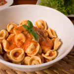 Capeletti com molho cremoso de camarão