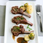 Costeleta de Cordeiro ao Molho de Hortelã