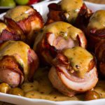 Coxa de frango recheada com bacon