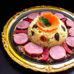 Cuscuz com mortadela, frango e pimentão