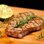 Filé Grelhado com Manteiga de Ervas e Limão